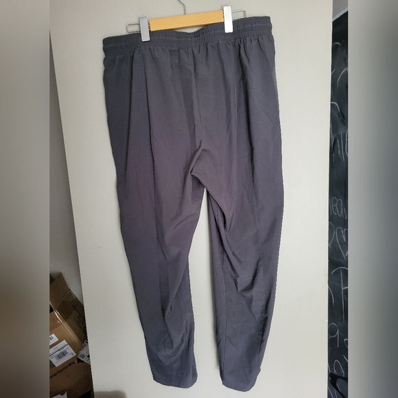 Fila Men  Gray Sweatpants with Elastic Waistband, Size XL (34) - Picture 4 of 6